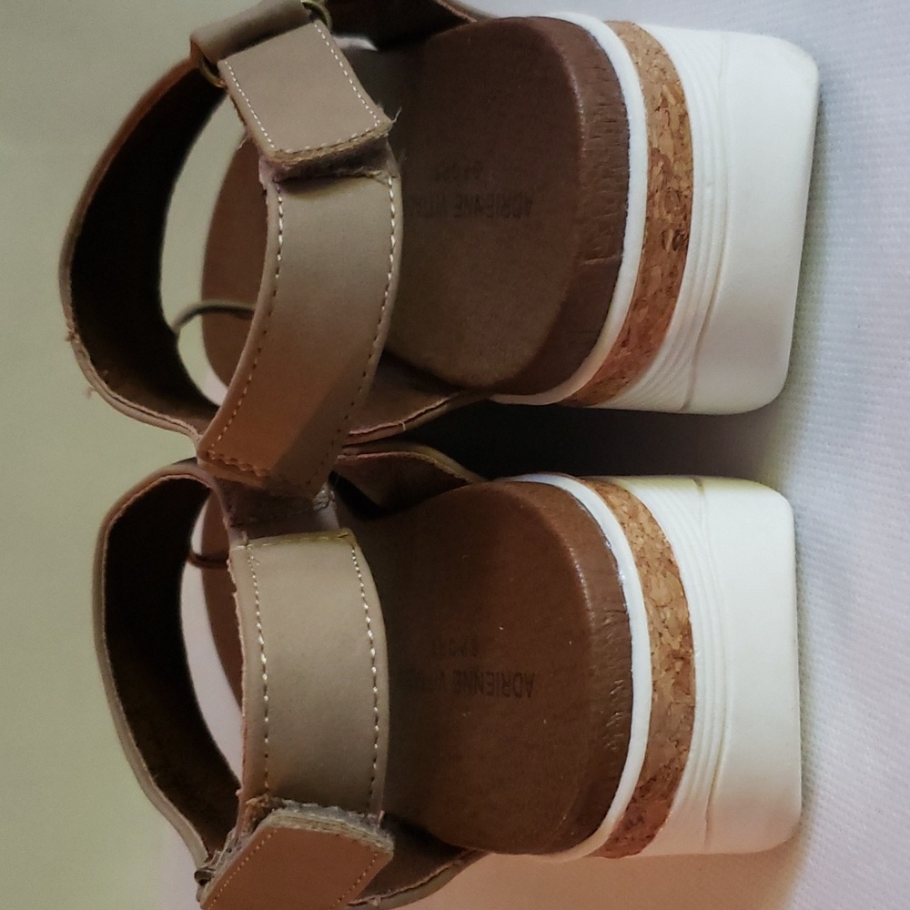 Adrienne Vittadini Sport Beige Summer Sandals 7.5 - Picture 6 of 15